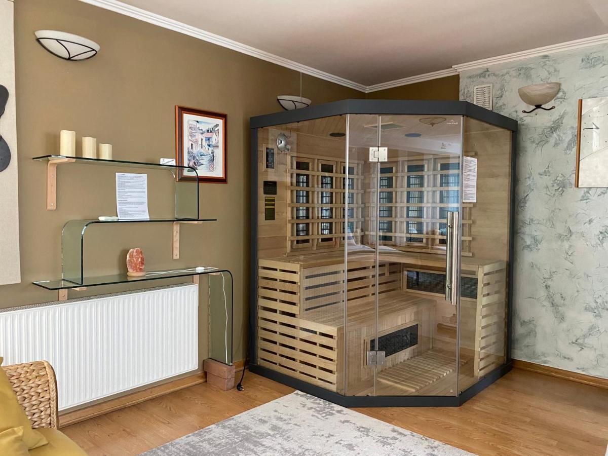 Hostel-art Hostal *